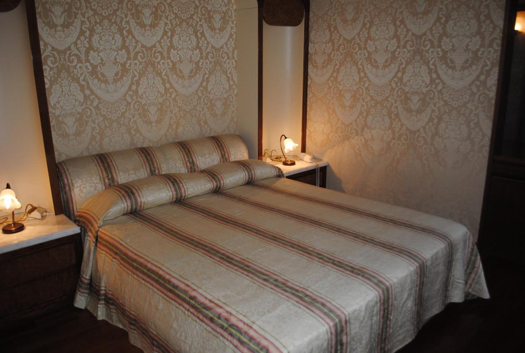 Hotel Locanda San Giacomo Agliano Terme Bilik gambar